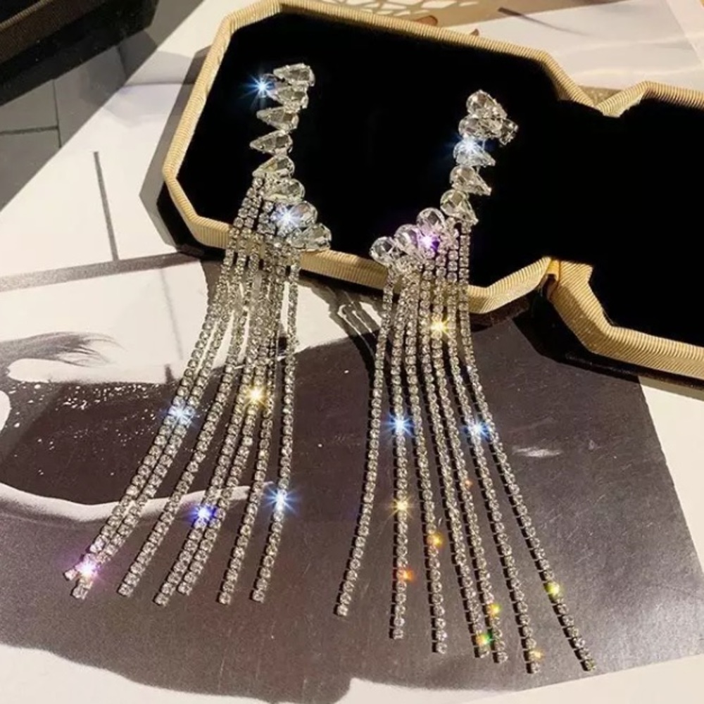 🌟 Long Tassel Rhinestone Drop Earrings